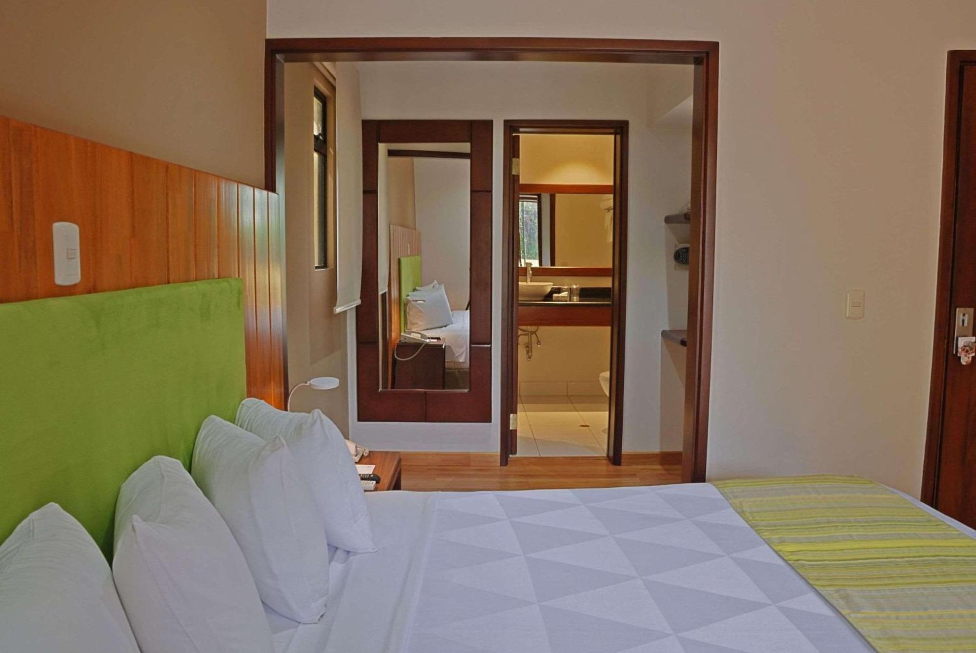 Country & By Radisson, Aeropuerto, Costa Rica 4*