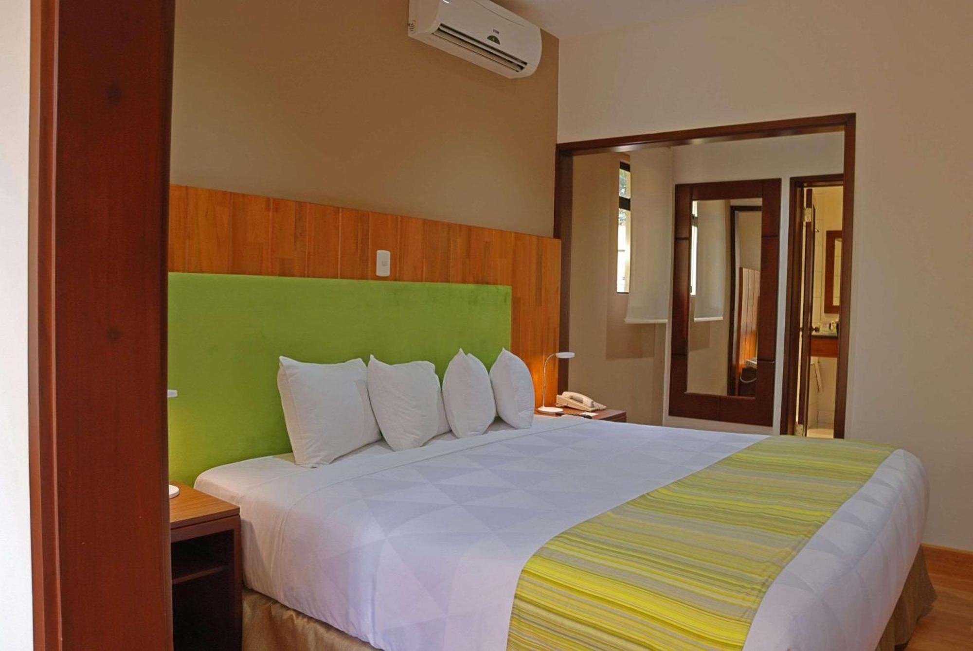 Country & By Radisson, Aeropuerto, Costa Rica Hotel