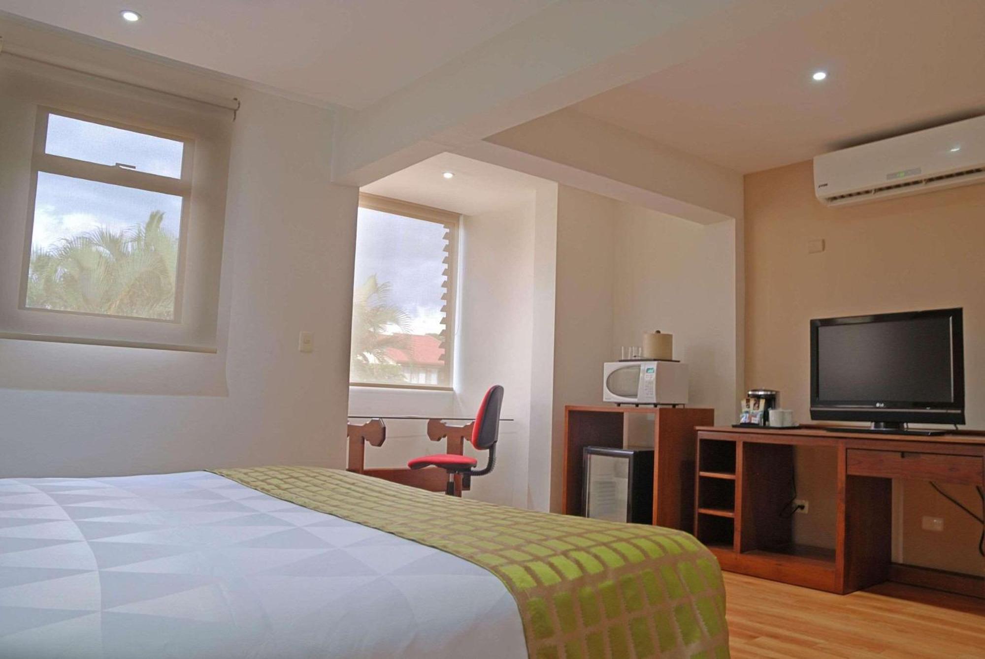 Country & By Radisson, Aeropuerto, Costa Rica Hotel